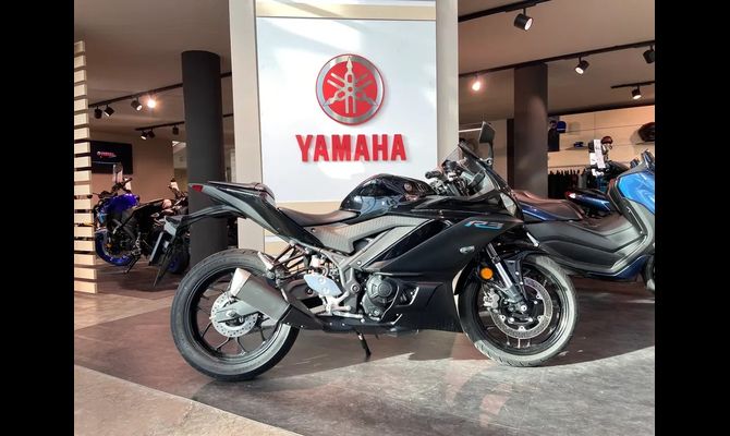 Yamaha deals r3 cena